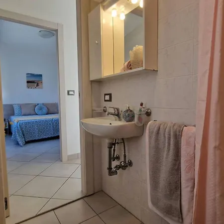 아파트 Cozy Flat With Shared Garden In A Charming Villa *