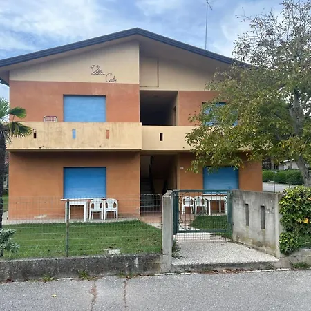 Recently Renovated Two Bedroom Flat In Apartment