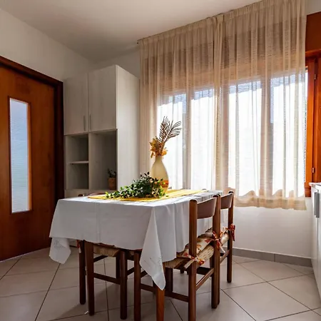 Διαμέρισμα Cozy Flat With Shared Garden In A Charming Villa Μπιμπιόνε