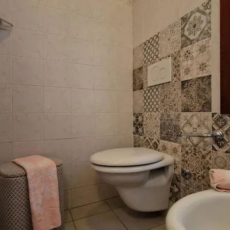 Cozy Flat With Shared Garden In A Charming Villa *